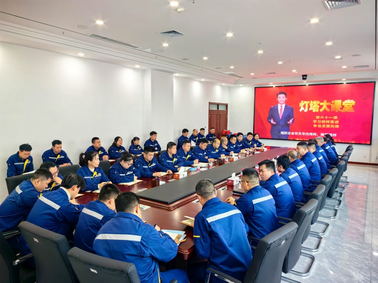 公司党支部开展在职党员“双报到”暨“学雷锋 树新风 守初心 践使命”主题党日活动