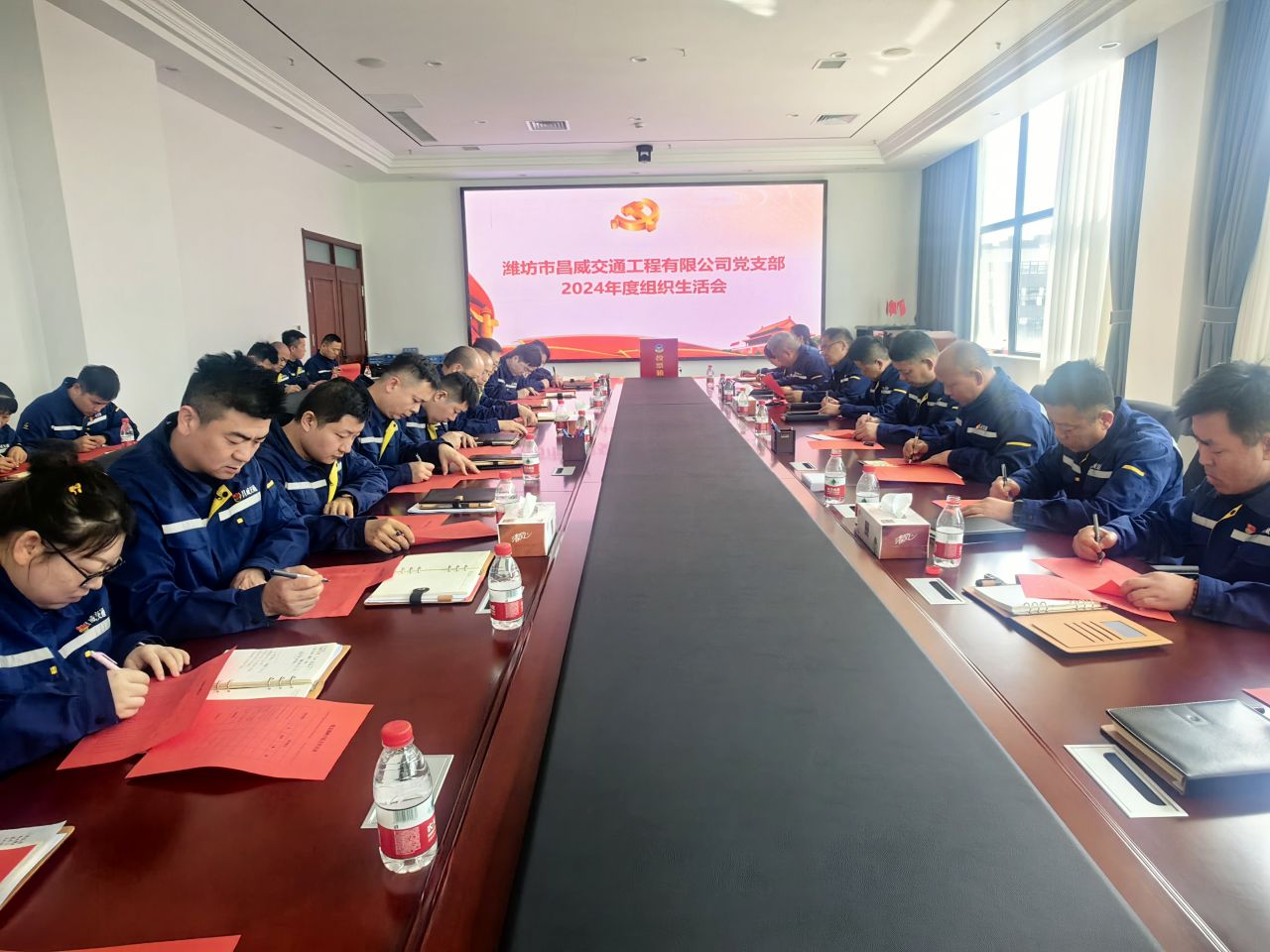 投资集团领导参加指导公司党支部组织生活会